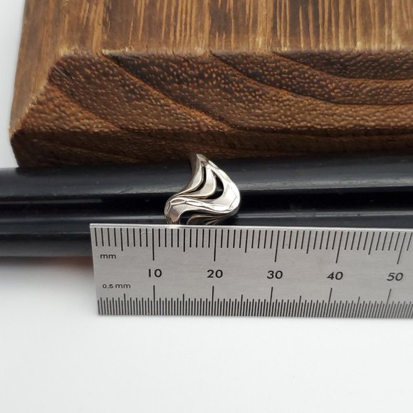 Size 7 925 Sterling Silver Unique Design Abstract Style Ring - Picture 6 of 7